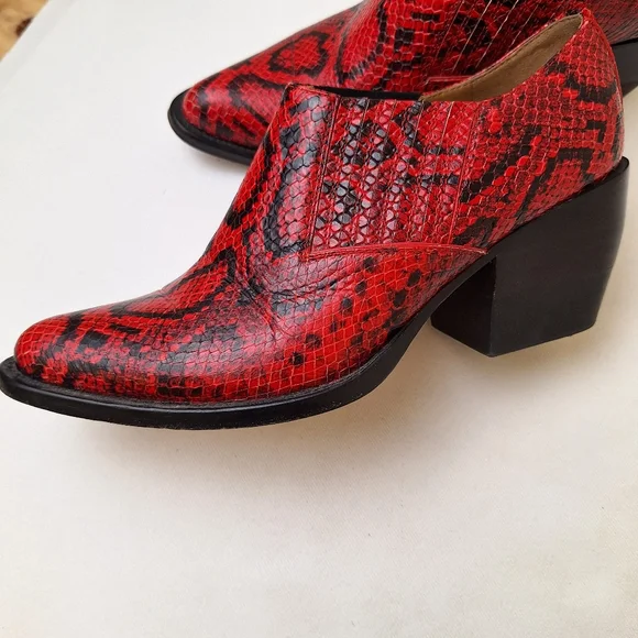 Chloé Rylee Python-Embossed Ankle Bootie - Picture 7 of 11